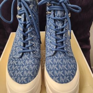 NWT MICHAEL KORS BOOTS SIZE 9 WITH JEAN PRINTED LOGO ZIP AND LACE CLOSURE